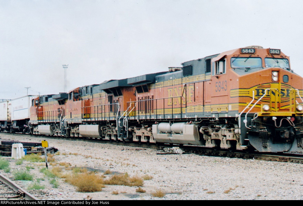 BNSF 5843 East